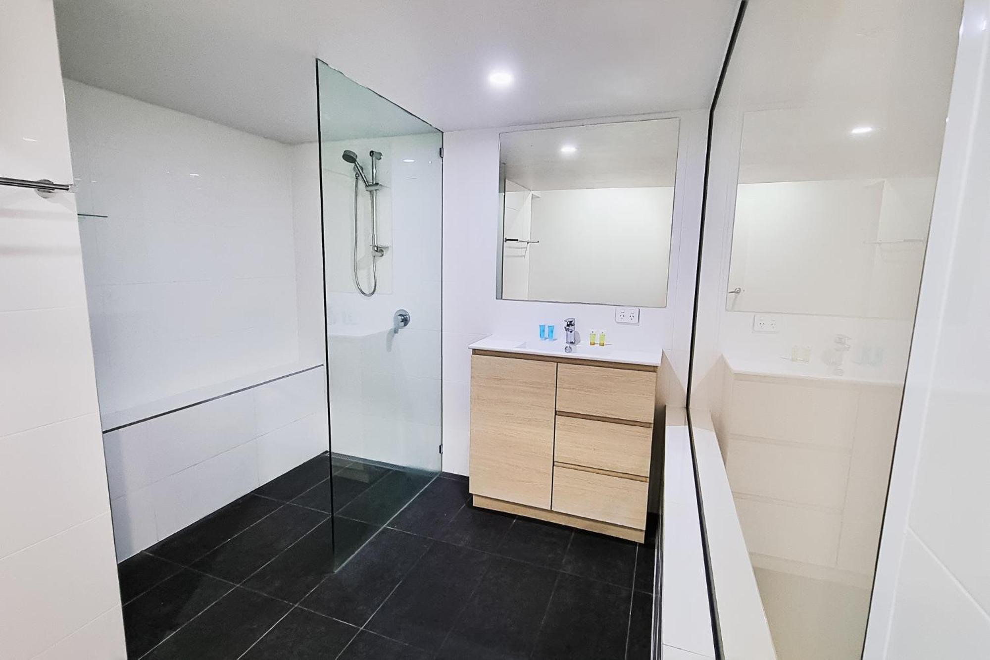 Tiki Hotel Apartments Surfers Paradise Gold Coast Exterior foto