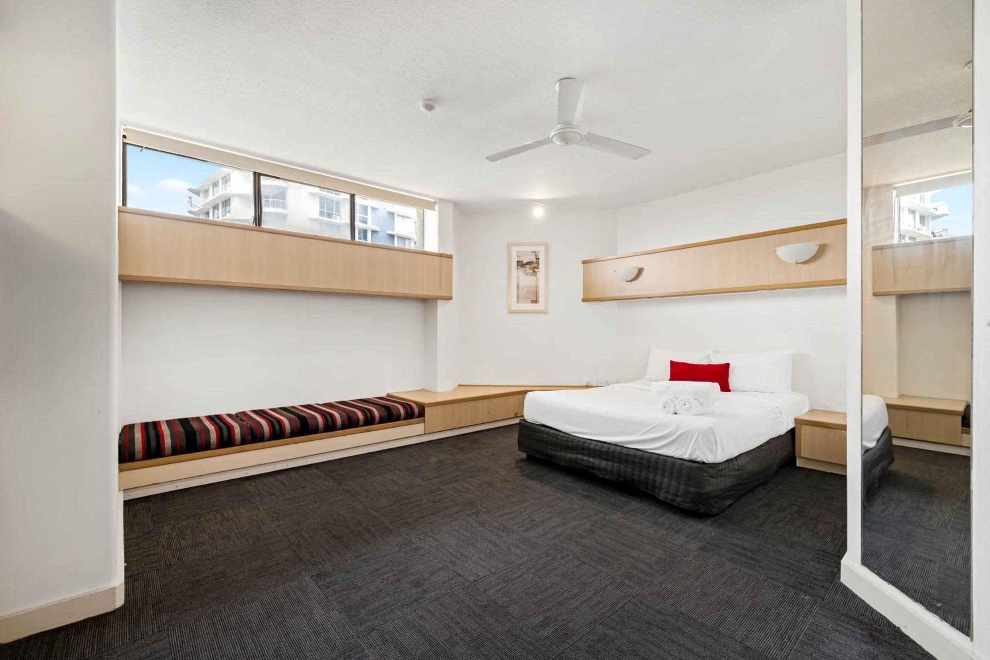 Tiki Hotel Apartments Surfers Paradise Gold Coast Exterior foto
