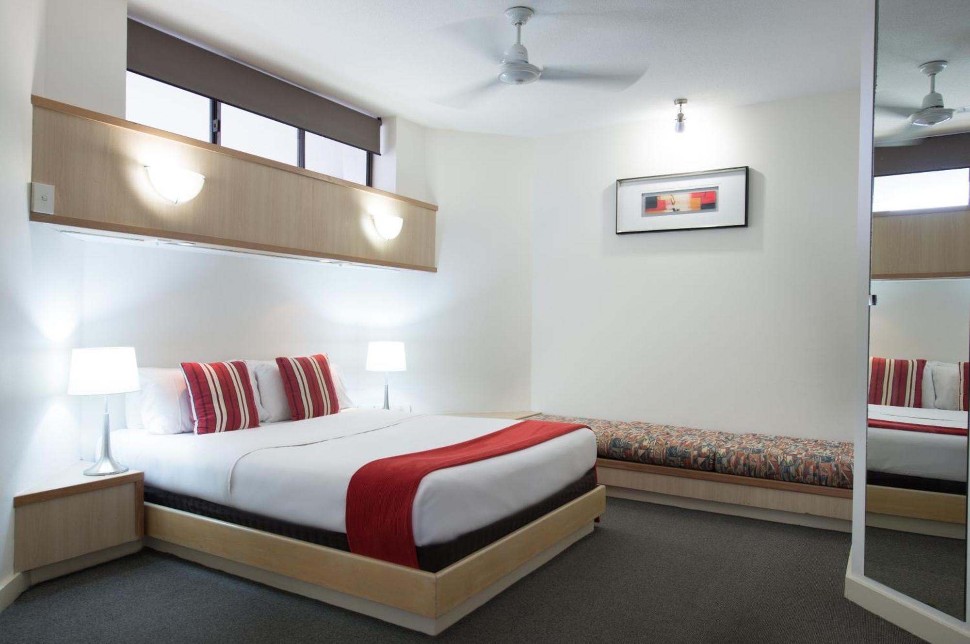 Tiki Hotel Apartments Surfers Paradise Gold Coast Exterior foto
