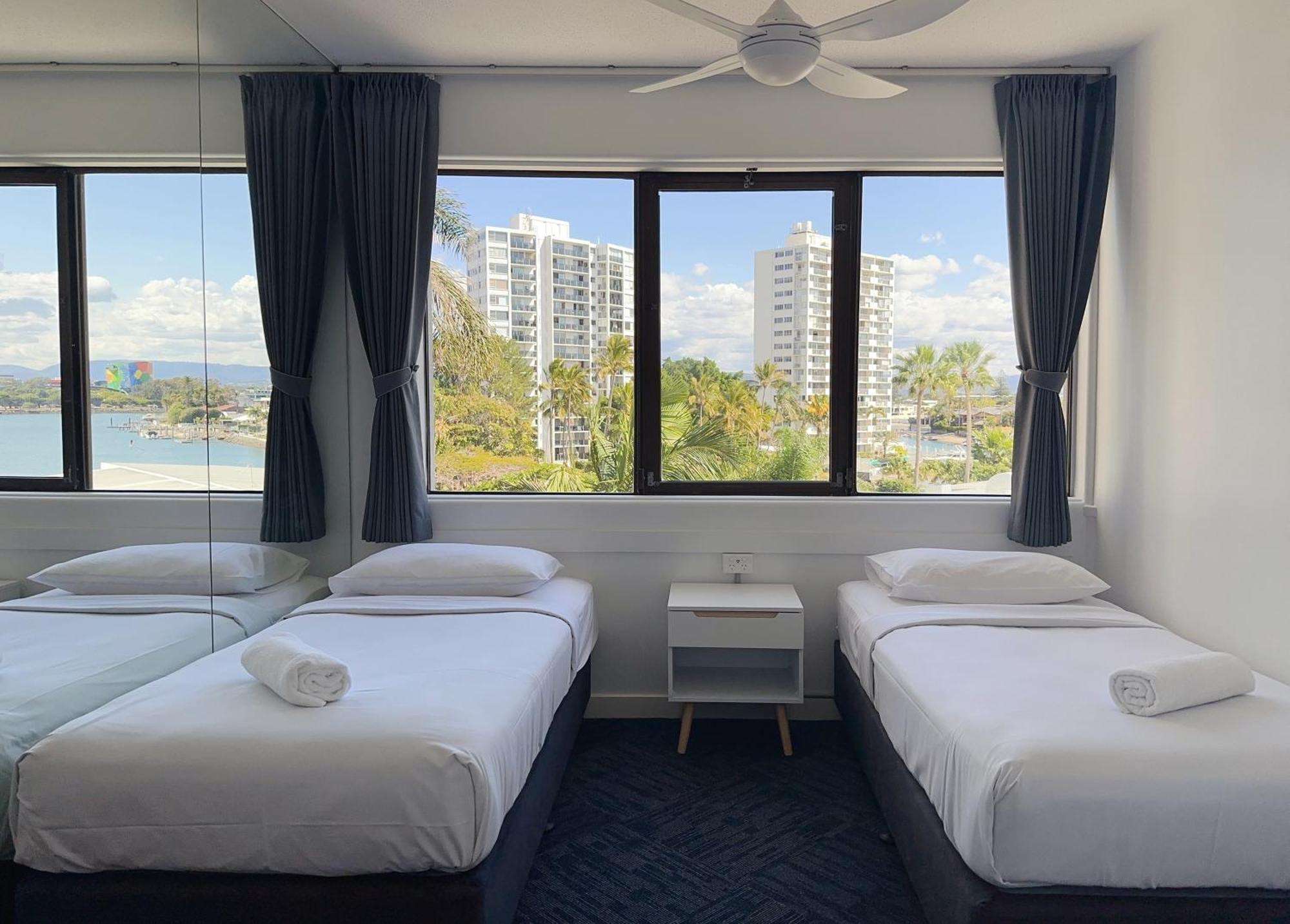 Tiki Hotel Apartments Surfers Paradise Gold Coast Zimmer foto