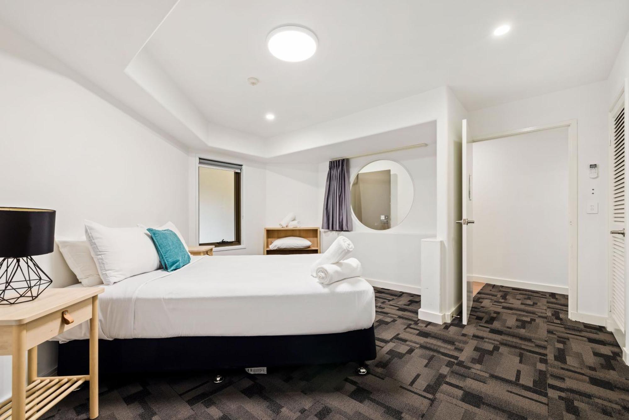 Tiki Hotel Apartments Surfers Paradise Gold Coast Zimmer foto