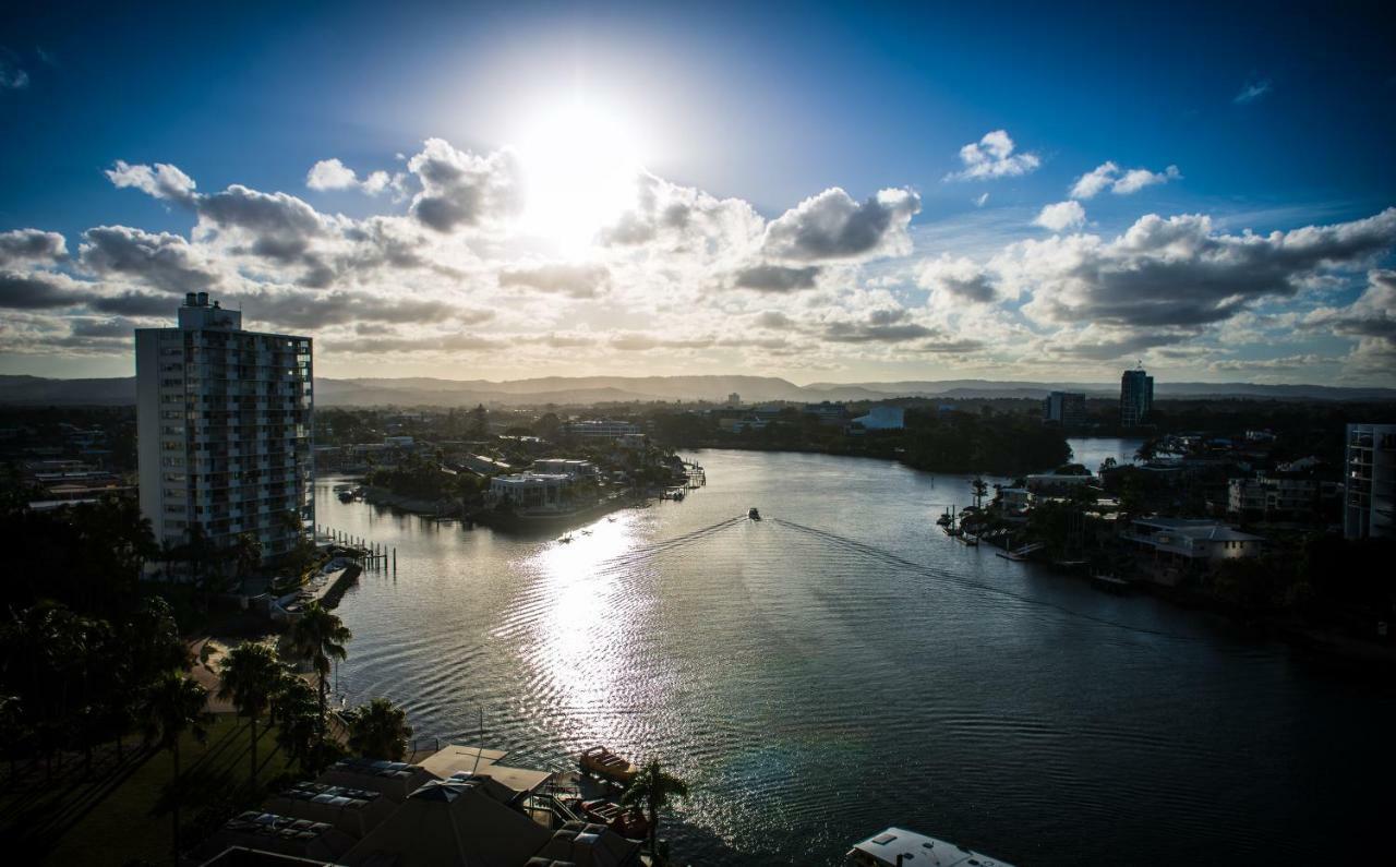 Tiki Hotel Apartments Surfers Paradise Gold Coast Exterior foto